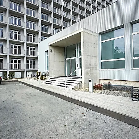 Axiom - Zenith X - Netflix, Hbo, Champagne Апартаменты Кошице