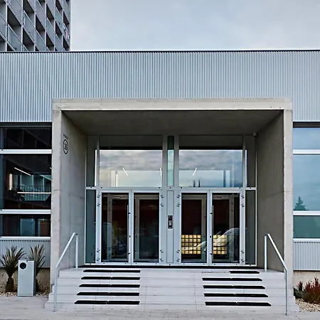 Axiom - Zenith X - Netflix, Hbo, Champagne Kosice