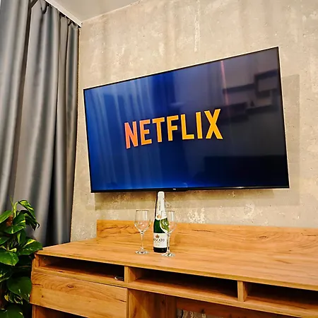 Axiom - Zenith X - Netflix, Hbo, Champagne Apartment Kosice