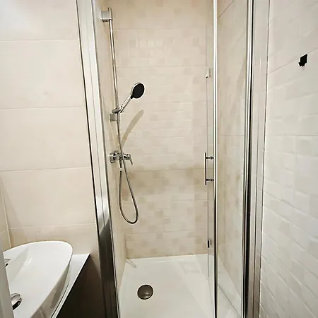 Axiom - Zenith X - Netflix, Hbo, Champagne Apartment