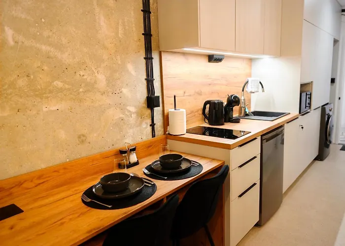 Apartman Axiom - Zenith X - Netflix, Hbo, Champagne *