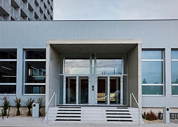 Axiom - Zenith X - Netflix, Hbo, Champagne コシツェ