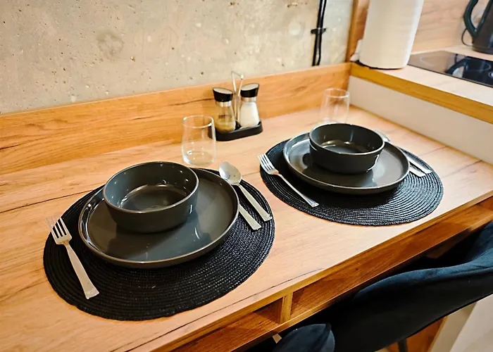 Apartman Axiom - Zenith X - Netflix, Hbo, Champagne *