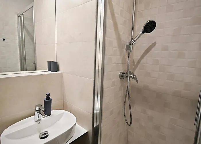 Axiom - Zenith X - Netflix, Hbo, Champagne コシツェ